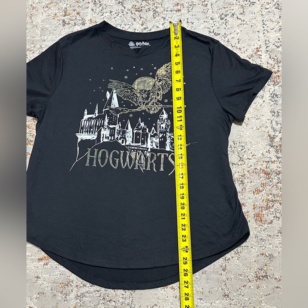 WIZARDING WORLD of HARRY POTTER Hogwarts black & gold T-shirt size XL 15/17 - Picture 4 of 7